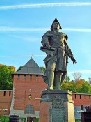 Памятник Петру Первому у Зачатской башни Нижегородского кремля